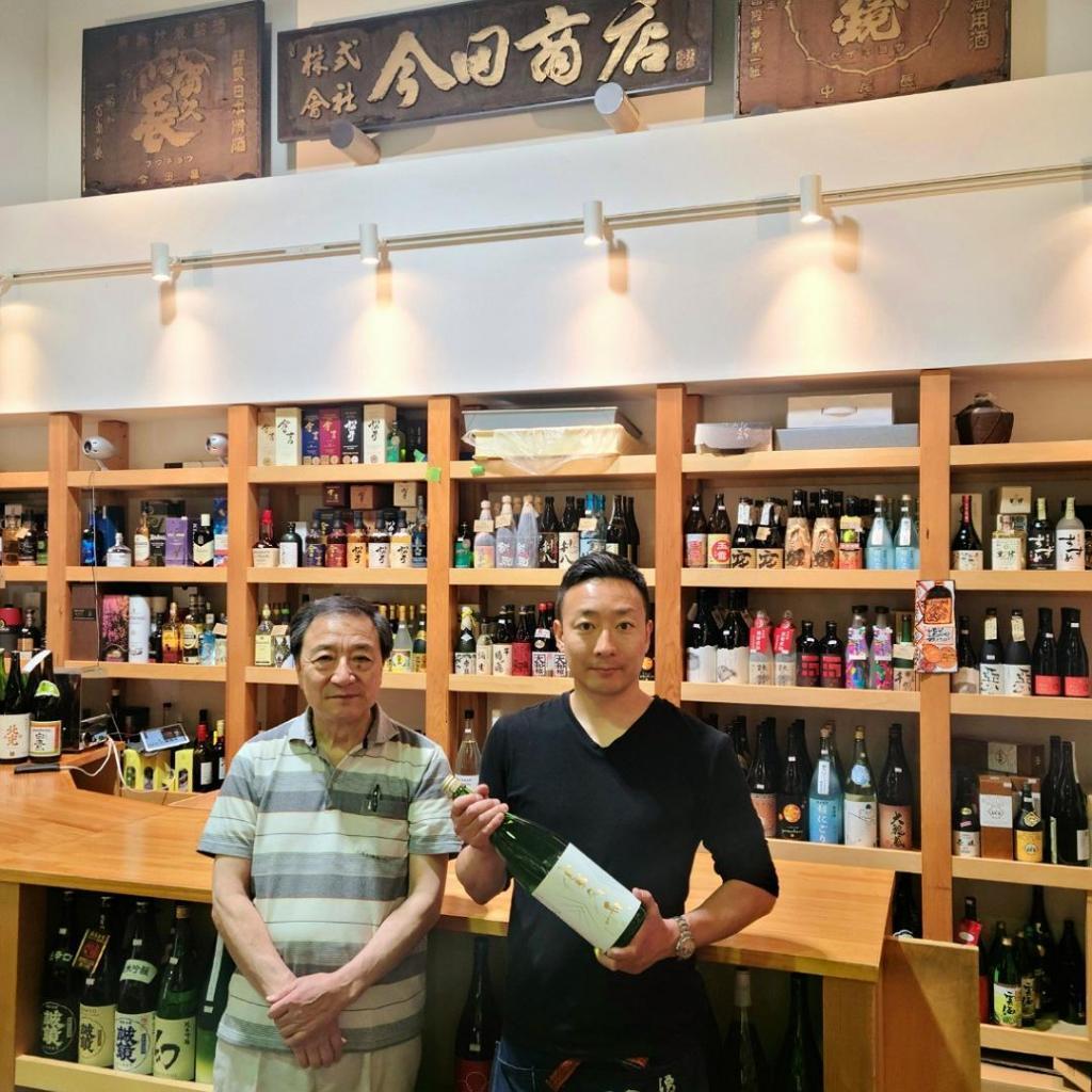  Imada Shoten, a long-established liquor store that has been running for four generations in Shinkawa for 100 years.