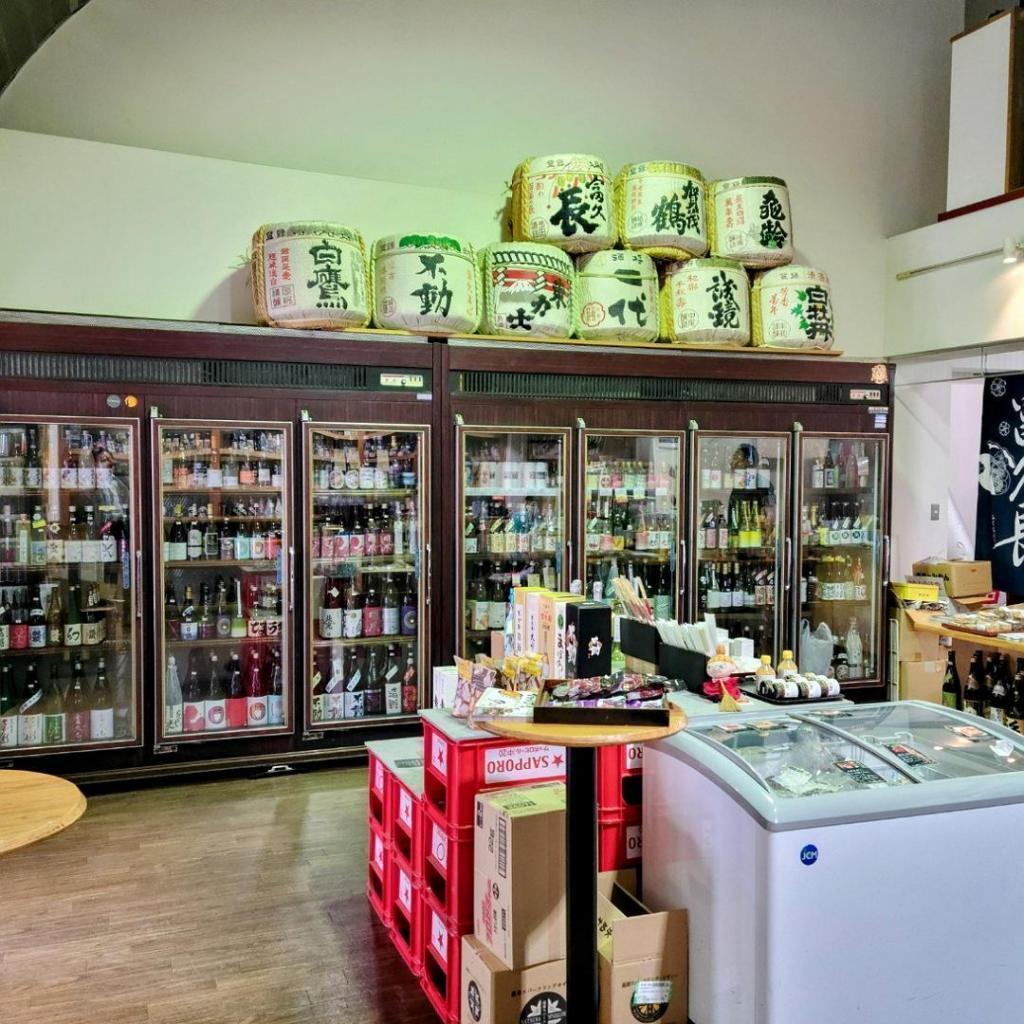 I would like PR of the shop! Imada Shoten, a long-established liquor store that has been running for four generations in Shinkawa for 100 years.