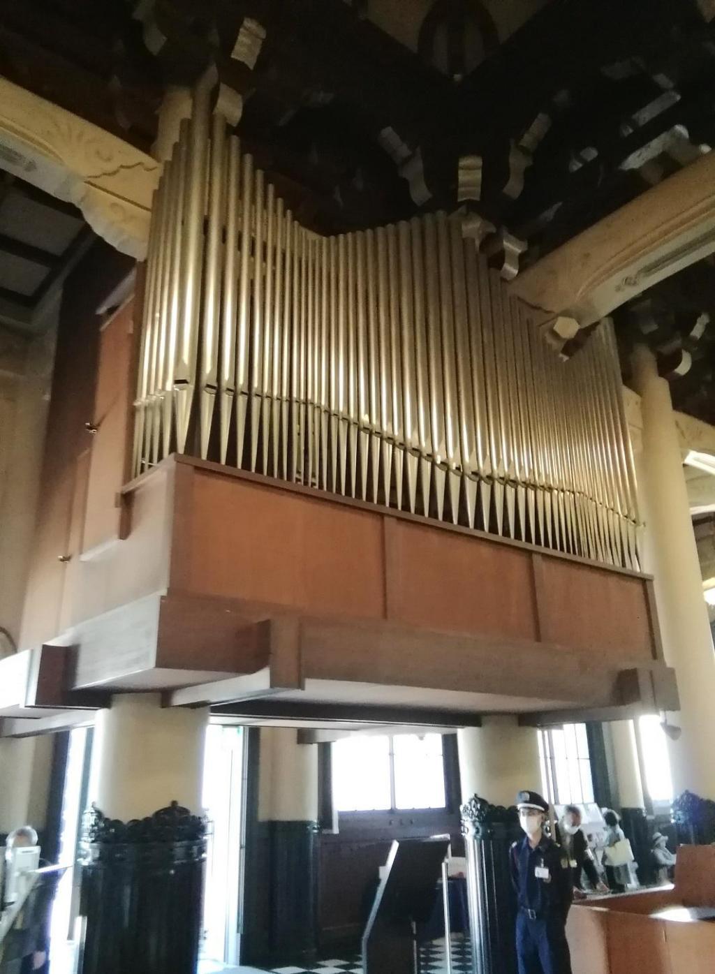  Tsukiji Honganji and Catholic Tsukiji Church Cathedral
　　Both have a pipe organ.
　　~ Tsukiji Honganji, Catholic Tsukiji Church Cathedral ~