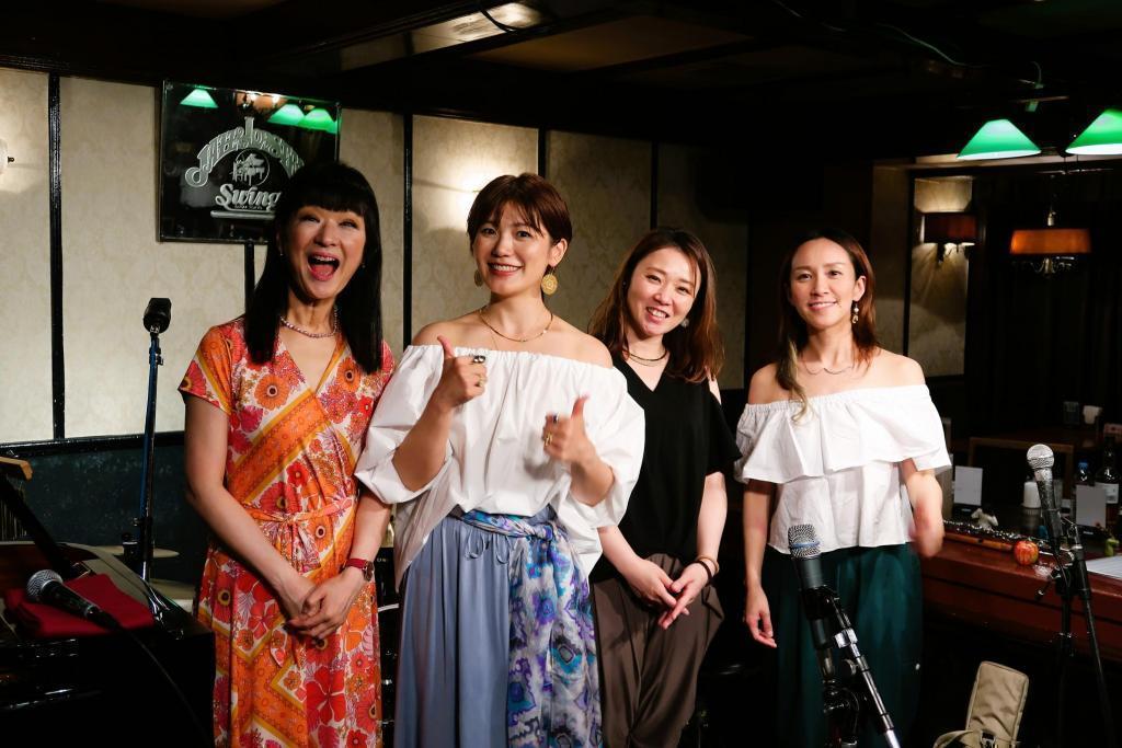 The last photo was taken. "Yes, cheese" and crispy! Good smile 48th anniversary of founding! Long-established JAZZ CLUB "Ginza Swing" Get intoxicated with Jazz on Ginza Ins 2-2F