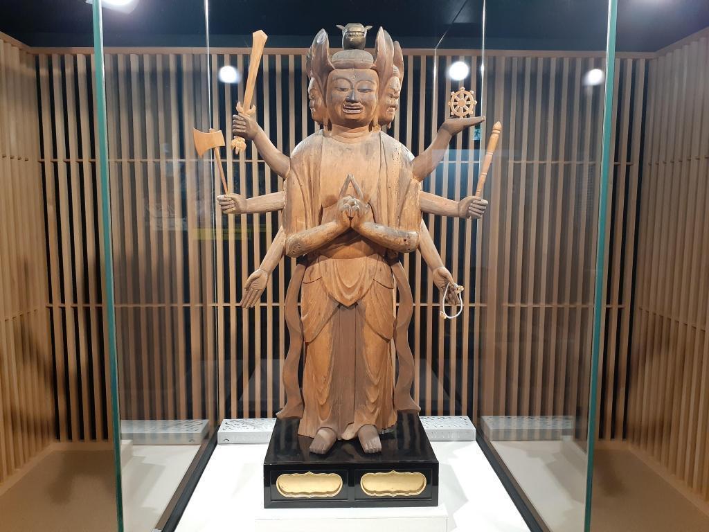  Watch up close! Toward the world of the deep Kannon statue at Nagahama Kannon-do in Tokyo