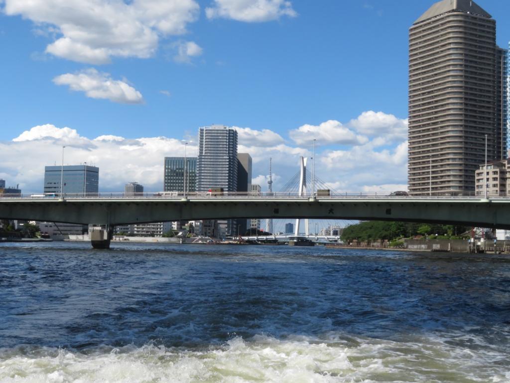  Break during the rainy season ... 100 years from the "Hamarikyu" Earthquake by water bus from "Asakusa" ... Enjoy the Sumida River and the strong and beautiful bridge gently