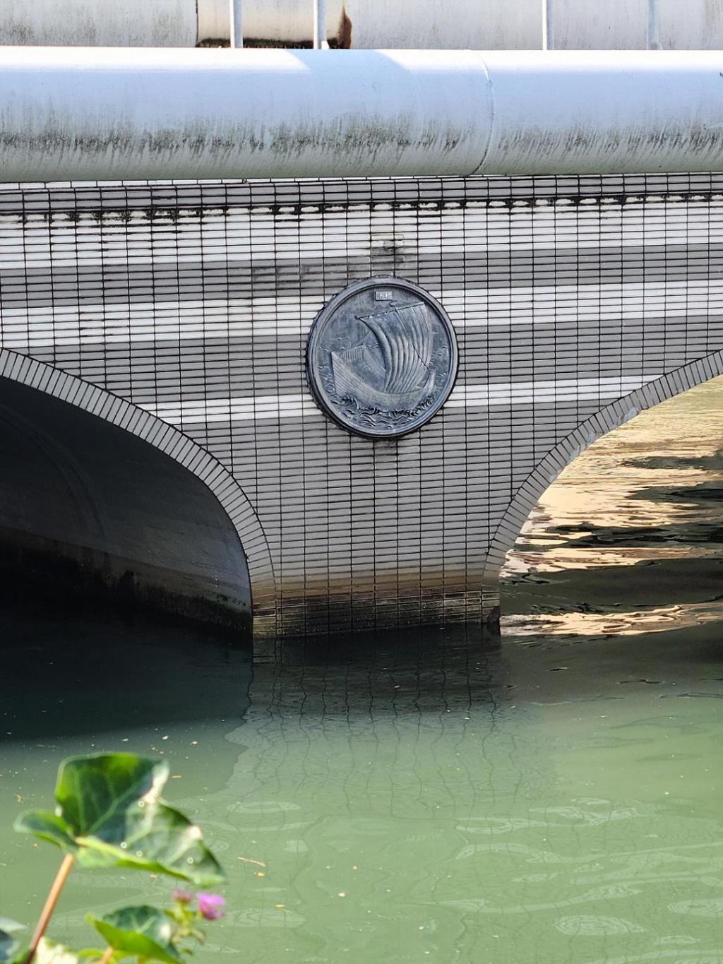  Nine bridges over the Shinkawa River
(First series: Minato Bridge and Toyomi Bridge)