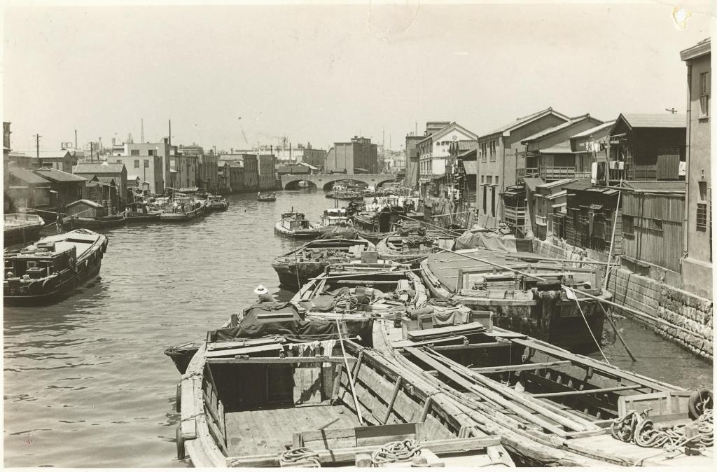  Nine bridges over the Shinkawa River
(First series: Minato Bridge and Toyomi Bridge)