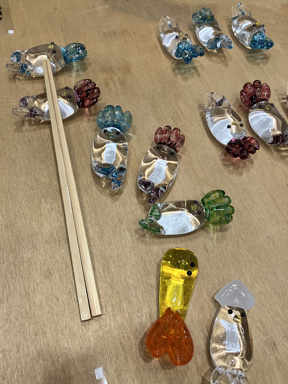 Chopstick rests
1,870 yen Mori Hirami Glass Exhibition
　ー Memories of Summer ー
　　~ Nihonbashi Kiya Main Store izutuki~