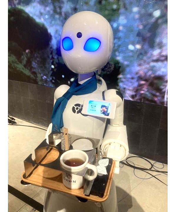  Both adults and children are fun! It is very popular with foreign tourists. I've experienced the "Alteration Robot Cafe" DAWN in Nihonbashi, not just a "robot"!