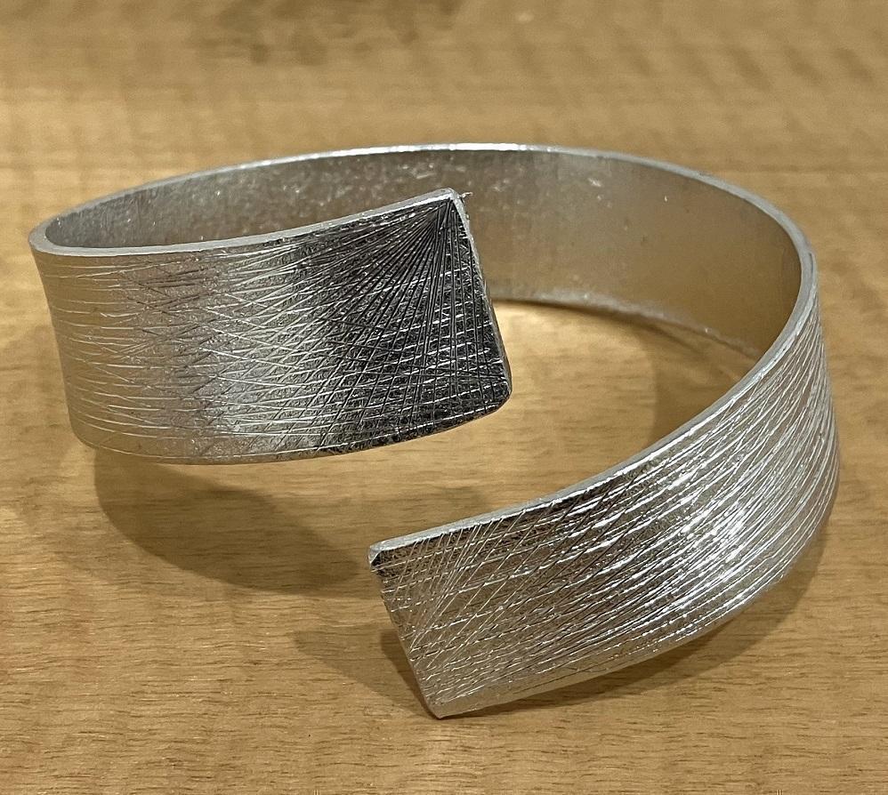 Bangle M
5,500 yen Color of summer and tin
　Kumiko Hamada Exhibition-
　　~ Nihonbashi Kiya Main Store izutuki~