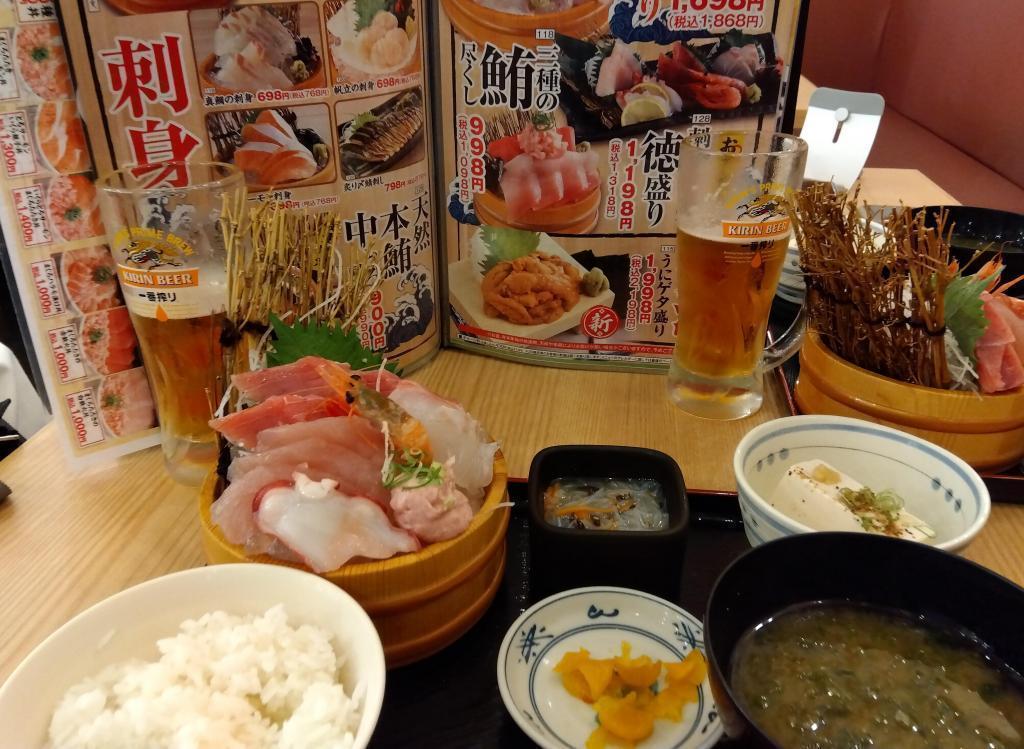 Lunch drinks are also served at Ginji Tokyo Midtown Yaesu store.