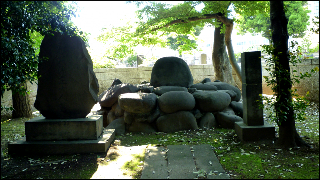 The stone monument depicted in the "Edo Famous Places" is now handed down. ■Chuo-ku History Shoyo <6> Tombstones from the Edo period 250 years after the death of Kamono Mabuchi are still designated as national historic sites.