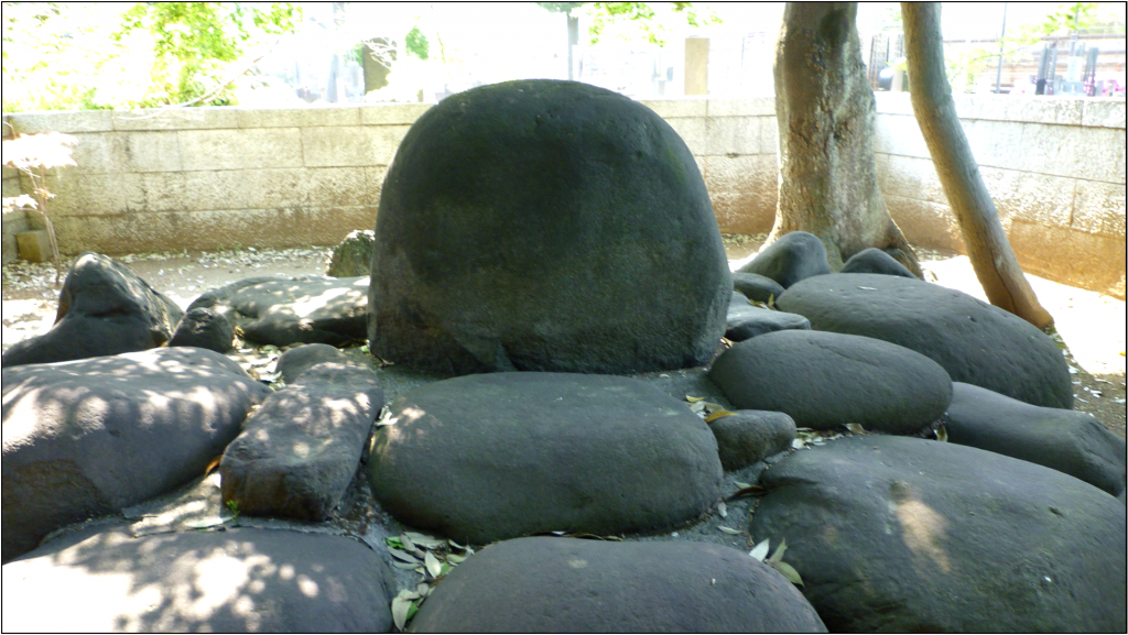 The thought of Kamono Mabuchi hidden in the tombstone ■Chuo-ku History Shoyo <6> Tombstones from the Edo period 250 years after the death of Kamono Mabuchi are still designated as national historic sites.