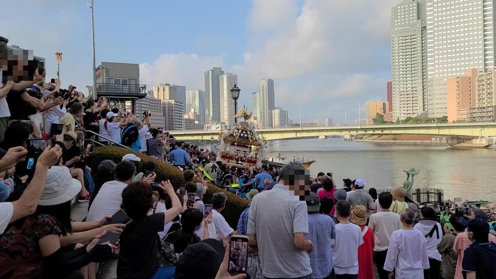 I was impressed by Sumiyoshi-jinja Shirine Reisai Festival, who is responsible for portable shrine!
"portable shrine's Ship imperial procession" and "Festival Nobori"