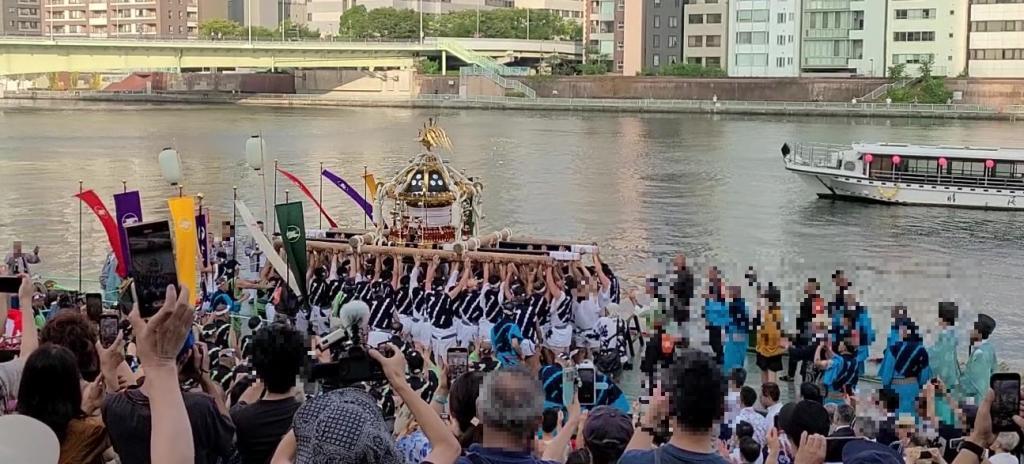  I was surprised by Sumiyoshi-jinja Shirine Reisai Festival!
"portable shrine's Ship imperial procession" and "Festival Nobori"