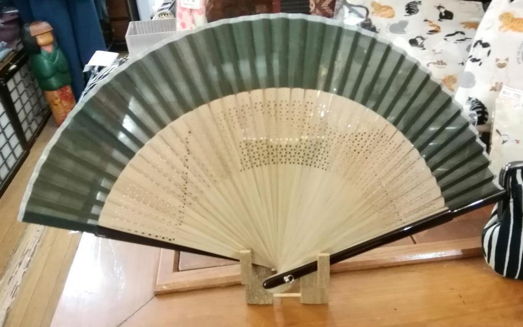 Ele length silk fan 7 inch parent bone coating required (Kaname) Metal-stop green bone / Karaki
1,650 yen A must-have fan, convenient pochette sakosh,
　Would you like to focus on design and auspiciousness?
　　~ Nihonbashi Yuma~