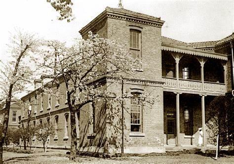 1882 1882 Japan's first private charitable hospital "Shii Kyoritsu Tokyo Hospital" opened by Kanehiro Takagi, the founder of Jikei Medical University, aims to provide holistic medical care to the sick with the support of Eiichi Shibusawa!