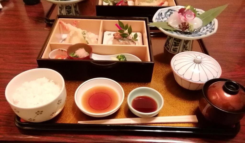 Sakura Gozen
3,630 yen (tax included) kaiseki meal slowly and elegantly in a private room with good access.　
　　- Private room seat Kitaoji Yaesu Tea House ~