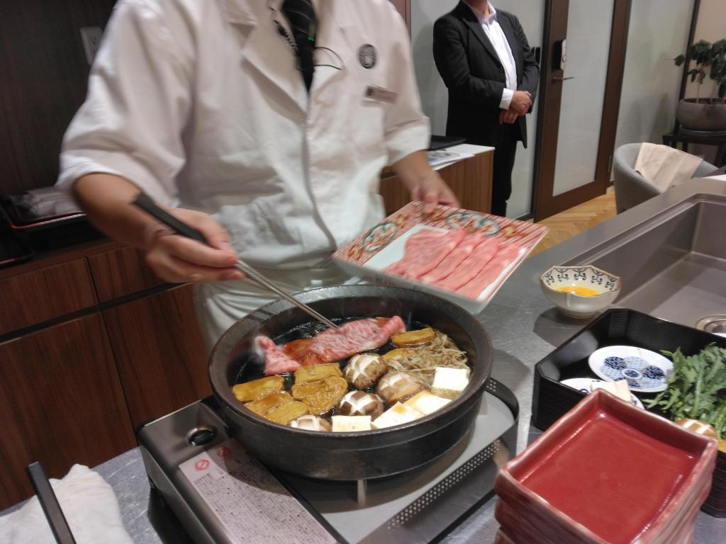 It's finally true! It's the appearance of sukiyaki! "SHOKUIKI (Food style)" first!
"SHIOKUIKI Original Sukiyaki Course with Edo-Tokyo Vegetables" of "private kaiseki Kitaoji Kyobashi Tea House"