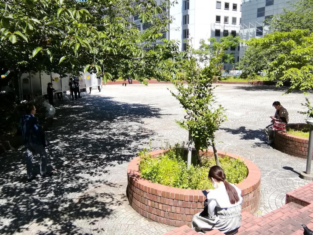 How far is the Tsukiji River Shukubashi Park "Ginza"?
　Let's go around Ginza!　⑭
　　-Tsukiji River Shukubashi Park, Meiji Kaikan Ruins, Birthplace of Senshu University-