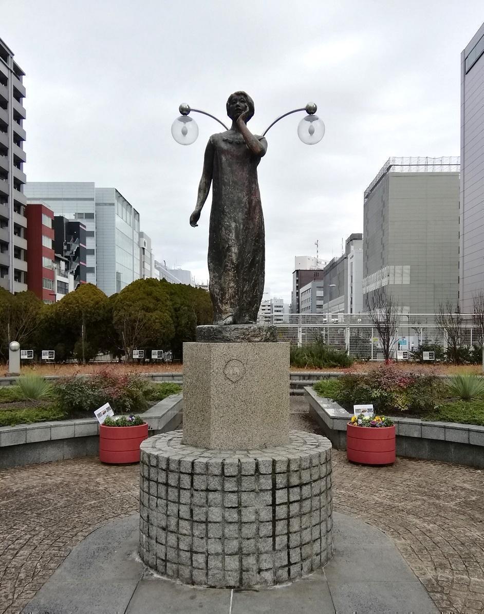 How far is the statue "Ginza" called the moon?
　Let's go around Ginza!　⑮
　　-Tsukiji River Ginza Park~