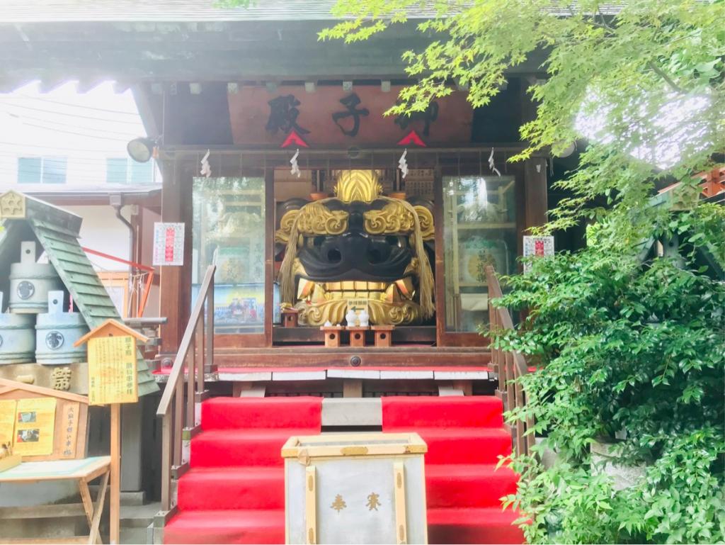 A wish for the thankful large lion Shishi who swallows wish and fulfills it ~ Tsukiji / Namiki Shrine ~