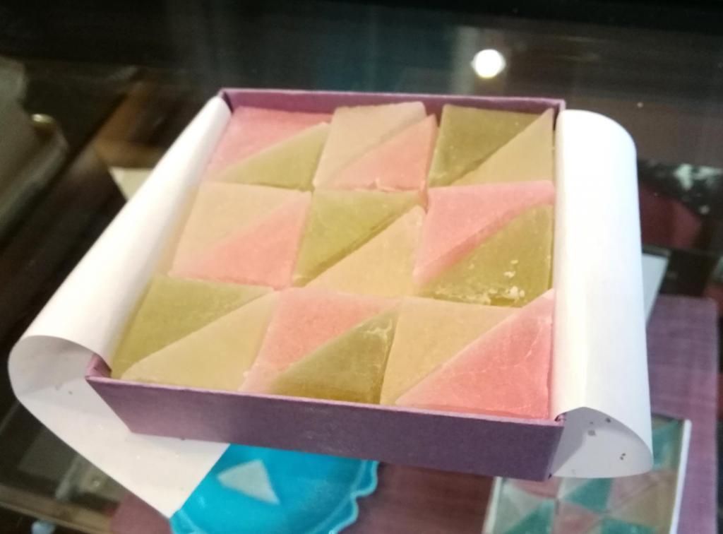 All ice stones are handmade
　Japanese sweets from Ningyocho, amazake Yokocho
　　~ Gyokuido~