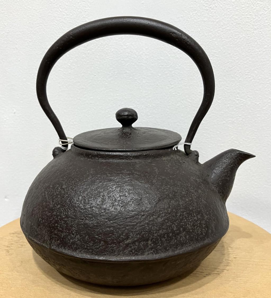 Eiki's iron bottle round-shaped bud
１.１ℓ
66,000 yen Warmth of Iron Warmth and Ironware Fair
　　~ Nihonbashi Kiya Main Store izutuki~