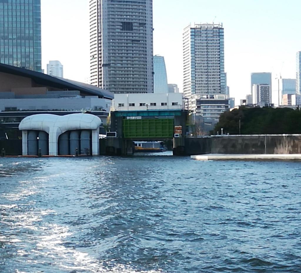 Sluice gate
(passing 1:35 from departure) Waters Takeshiba　→　Asakusa Nitenmon Most cruises around Chuo-ku.
　Introducing the 9 bridges of the Sumida River (4-1)
　　Tokyo Waterside Line Asakusa / Odaiba Cruise~