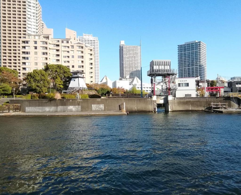 Tsukuda Island
(passing 10:22 from departure) Waters Takeshiba　→　Asakusa Nitenmon Most cruises around Chuo-ku.
　Introducing the 9 bridges of the Sumida River (4-2)
　　Tokyo Waterside Line Asakusa / Odaiba Cruise~