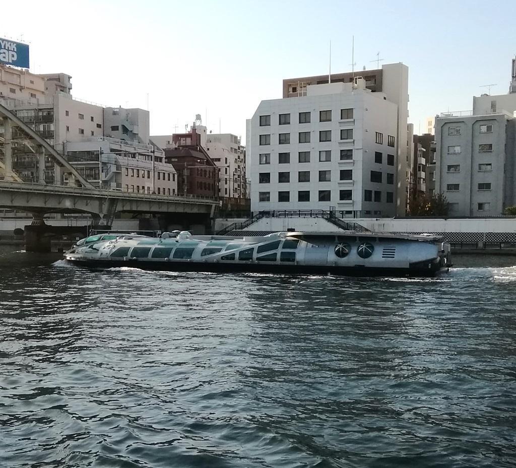 Cruise Ship 1 Waters Takeshiba　→　Asakusa Nitenmon Most cruises around Chuo-ku.
　Introducing the 9 bridges of the Sumida River (4-3)
　　Tokyo Waterside Line Asakusa / Odaiba Cruise~