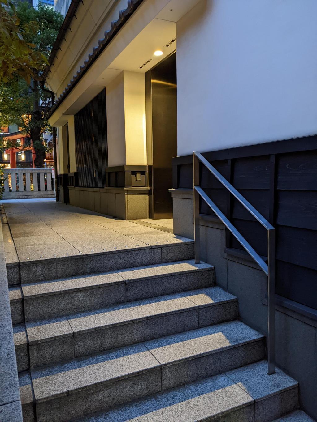  The ladybug group found in Nihonbashi
The world's shortest (probably) elevator experience