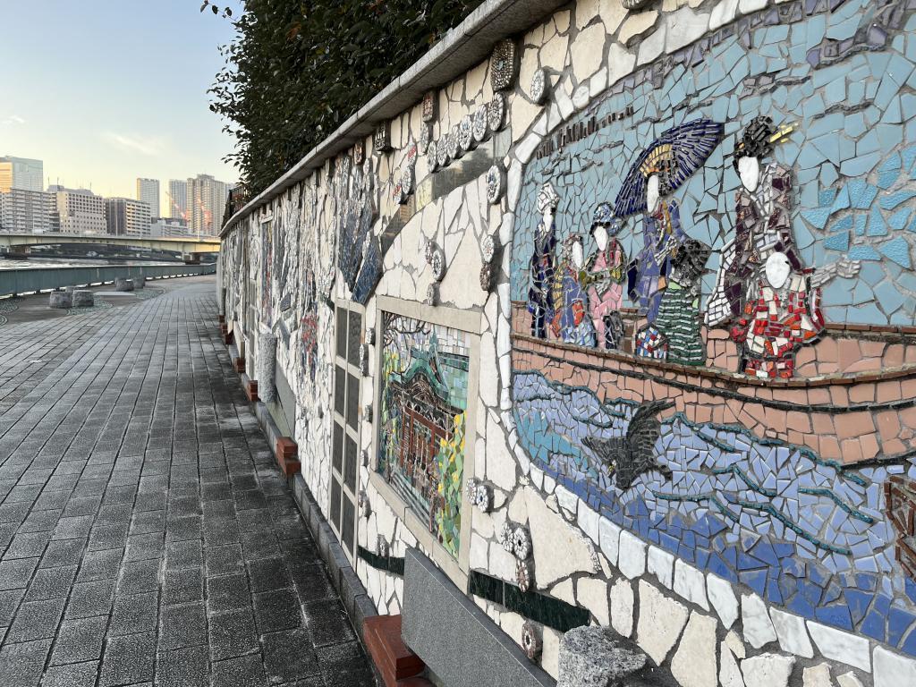  How about a walk on the Sumida River Terrace?