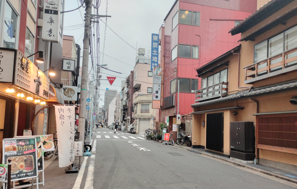  The street in front of Suehiro Shrine has become the road nickname "Suehiro Street".