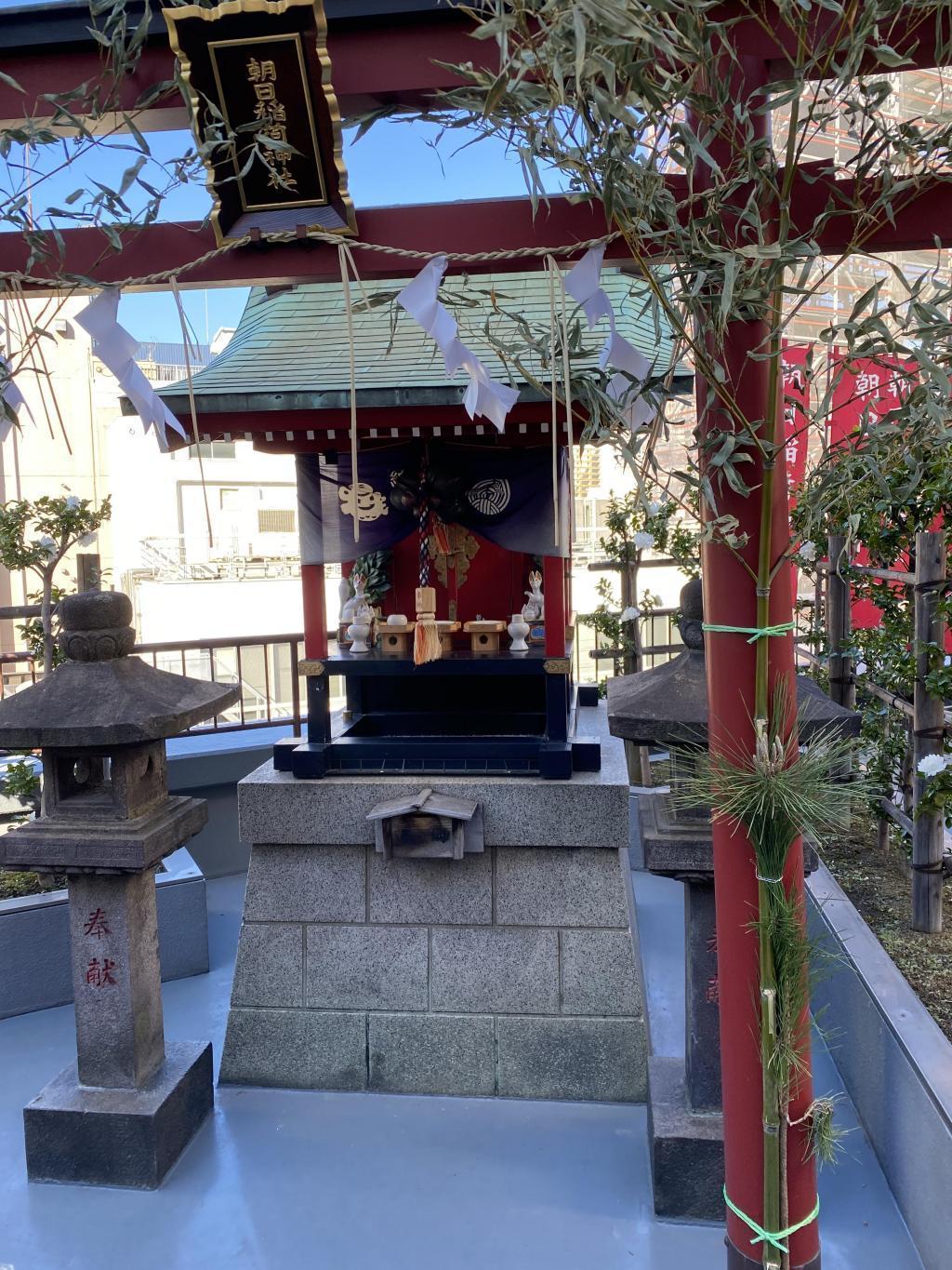  Visiting shrines in Ginza

Ko Inari Shrine
