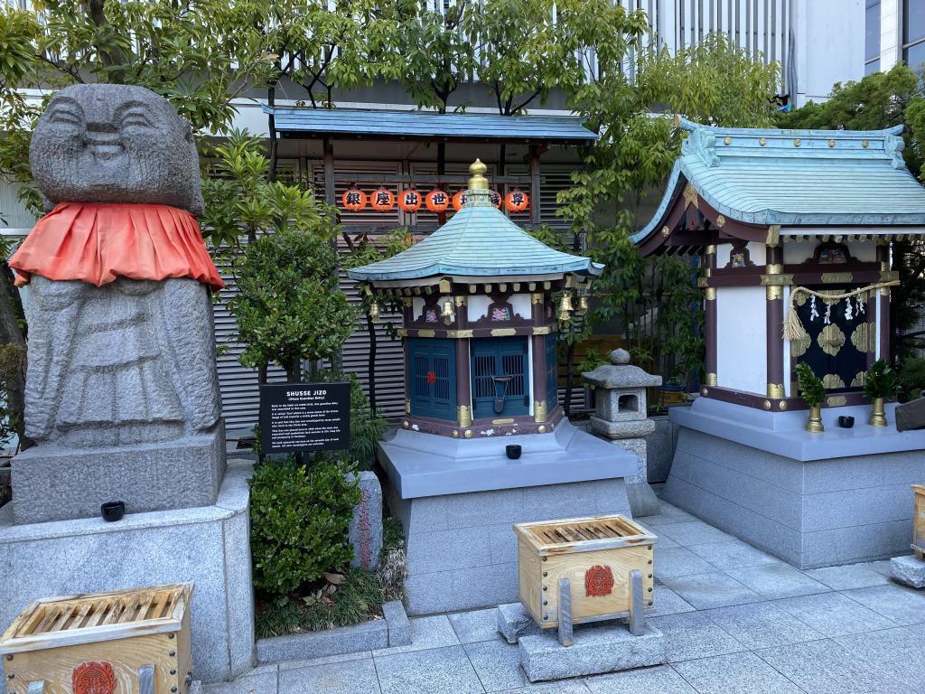 Visiting shrines in Ginza, Iseyo Jizo

Ko Inari Shrine
