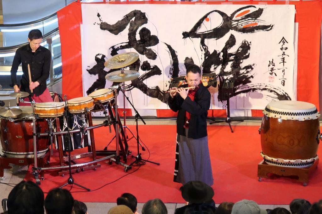  January 3rd, Kyobashi Edgran B1F Large Staircase Lion Dance, Japanese calligraphy Performance, Japanese Musical Instruments Live!