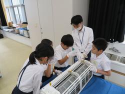 4th grader "Let's break down room air conditioners" Coexistence with the history of Joto Elementary School and the current 45th floor high-rise building Tokyo Midtown Yaesu!