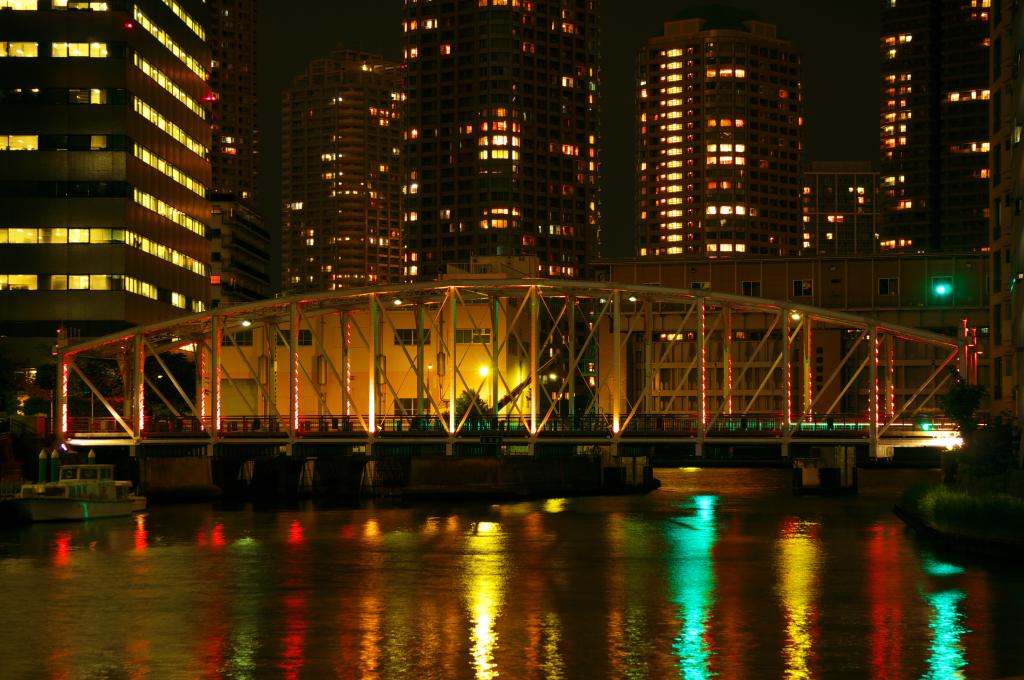 The night view of the waterside of Takahashi and Minami Takahashi in the center of the three-link truss bridge between Minami Takahashi and Ryogoku Bridge