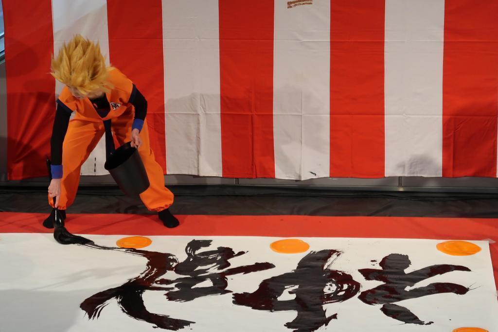 I've watched Japanese calligraphy performance by calligrapher Kiha Imaizumi! January 3 Kyobashi Edgran Lion Dance, Dojo Sukui, Japanese calligraphy Performance, Japanese Musical Instruments Live!