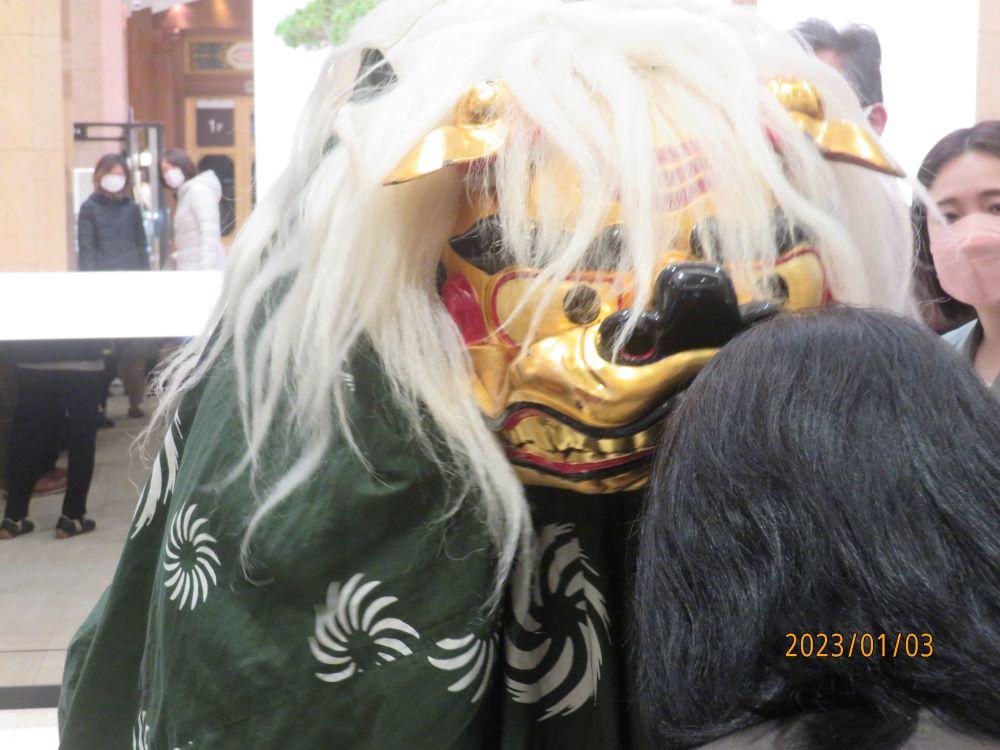 New Year's tradition (2)-Lion Dance New Year's tradition (1)-Hakone Ekiden