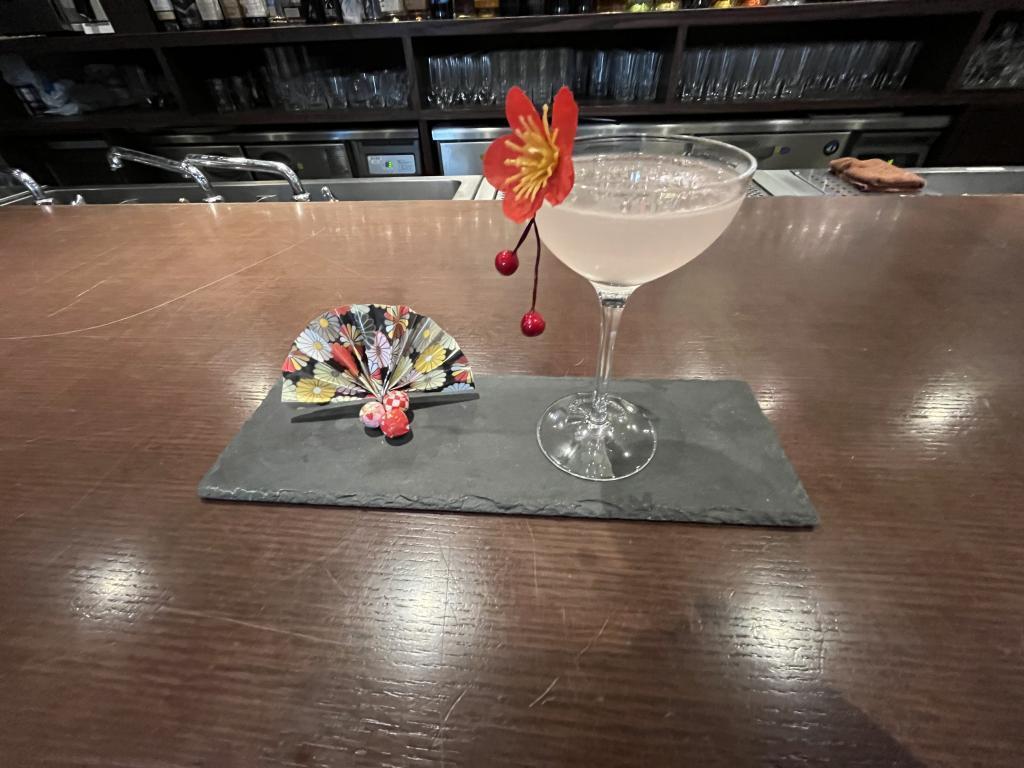  I recommend it for Valentine's Day! What is a "vegetable" used in the limited-time cocktail "EDO Bijin" at Hibiya bar?