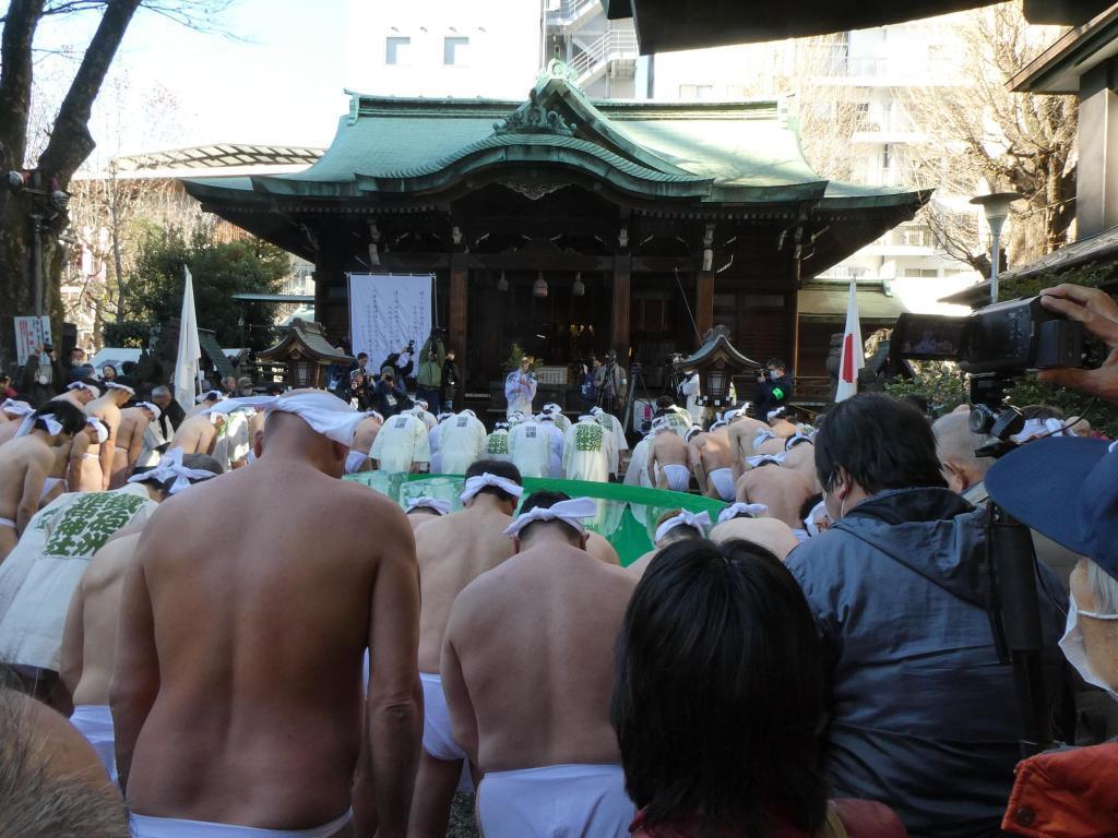  "Kannaka Bathing Tournament (Kannaka Misogi)" was held at Tepposu Inari Shrine and prayed to sound health.
