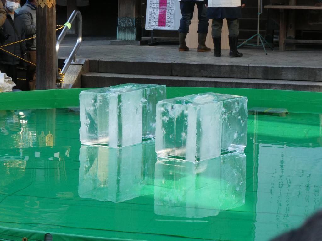  "Kannaka Bathing Tournament (Kannaka Misogi)" was held at Tepposu Inari Shrine and prayed to sound health.
