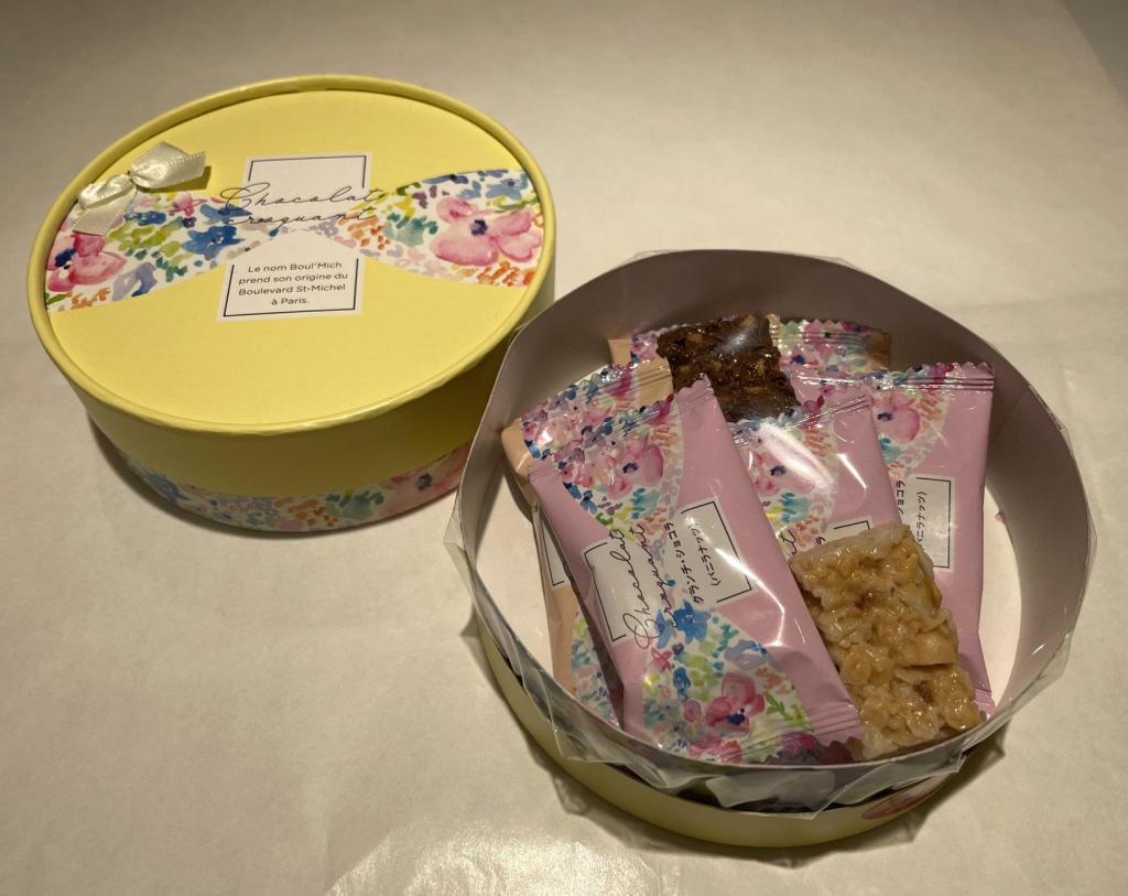 Cranch chocolat
6 pieces (vanilla nuts x 3, caramel dried fruits x 3) 594 yen Happy Valentine's Day
　Mr. Bour Mish's Valentine gift
　　~ Bour Mish Ginza Main Store~