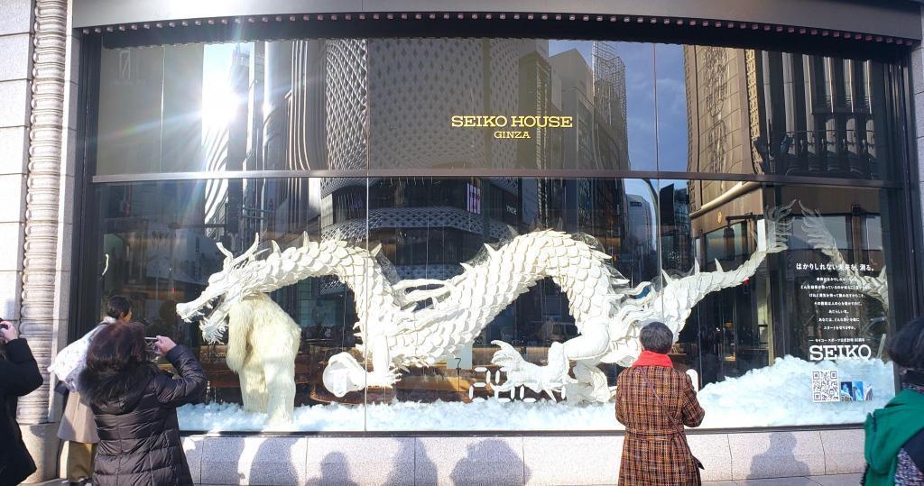  "Lion" and "dragon" are lined up at the Ginza 4-chome intersection.