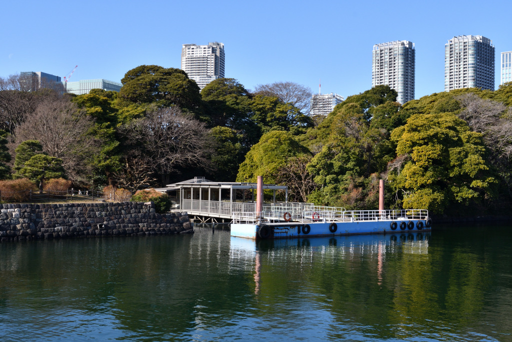  Hamarikyu Garden viewed from a temporary road along the Tsukiji River.