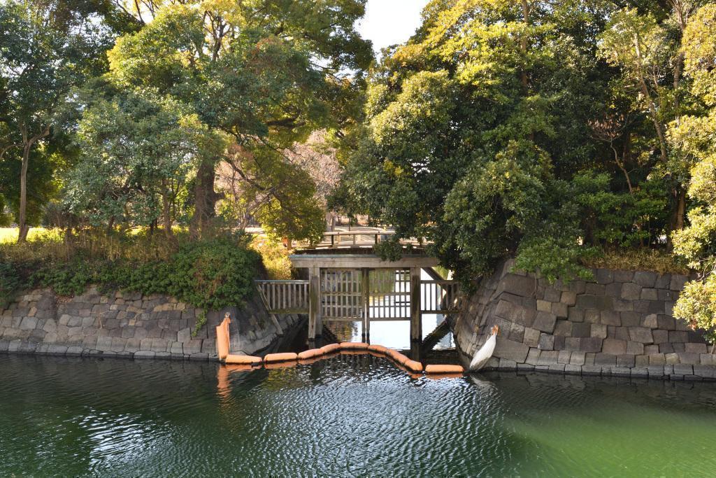  Hamarikyu Garden viewed from a temporary road along the Tsukiji River.