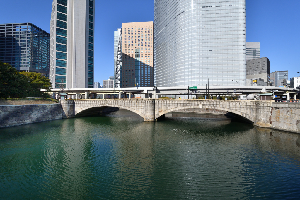  Hamarikyu Garden viewed from a temporary road along the Tsukiji River.