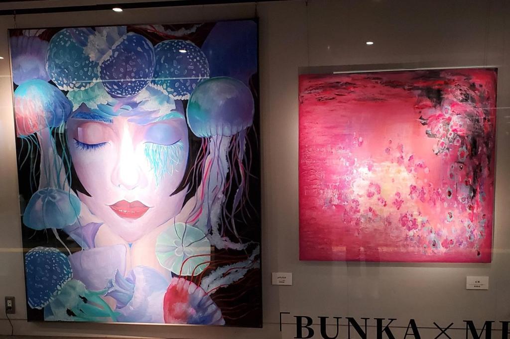 Left:　jellyfish Chisa Kono
Right:　Mukumori Watabe BUNKA x METRO Exhibition Phase 1
　　~ Metro Ginza Gallery ~