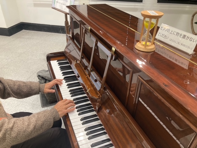 Street Corner Piano @Edobashi Street Corner Piano @Edobashi