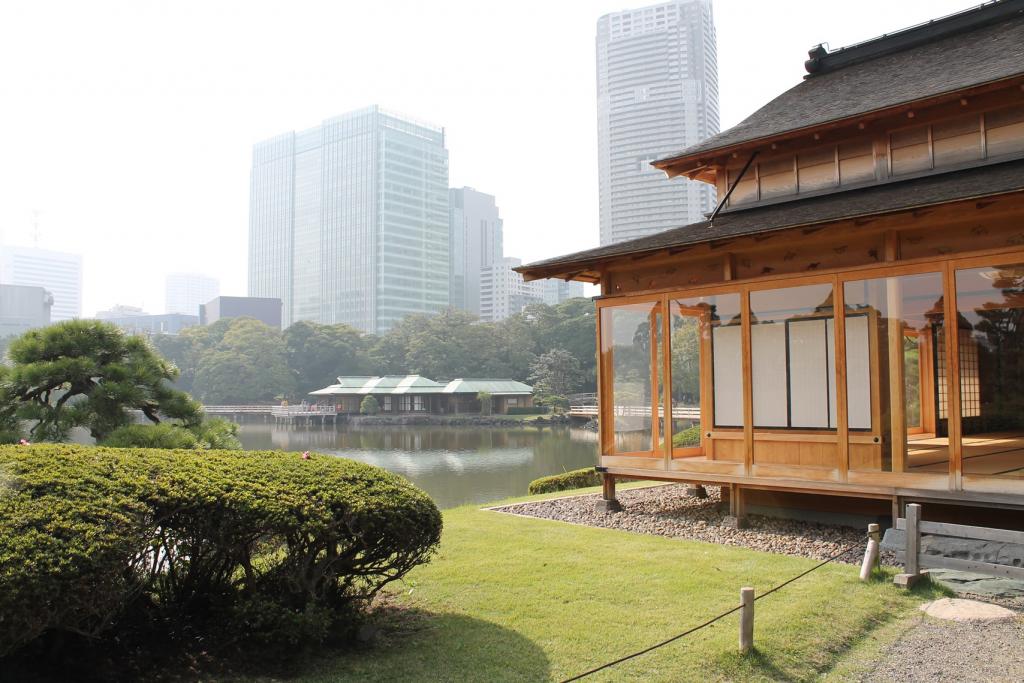  Hamarikyu Onshi Garden Ochiya Rodai on Nakajima, a bridge along the bridge, will begin restoration work.
【Notice】 the O-tsutai-bashi Bridge and the Nakajima-no-ochaya Teahouse, and their Temporary Closure in Hama-rikyu Gardens