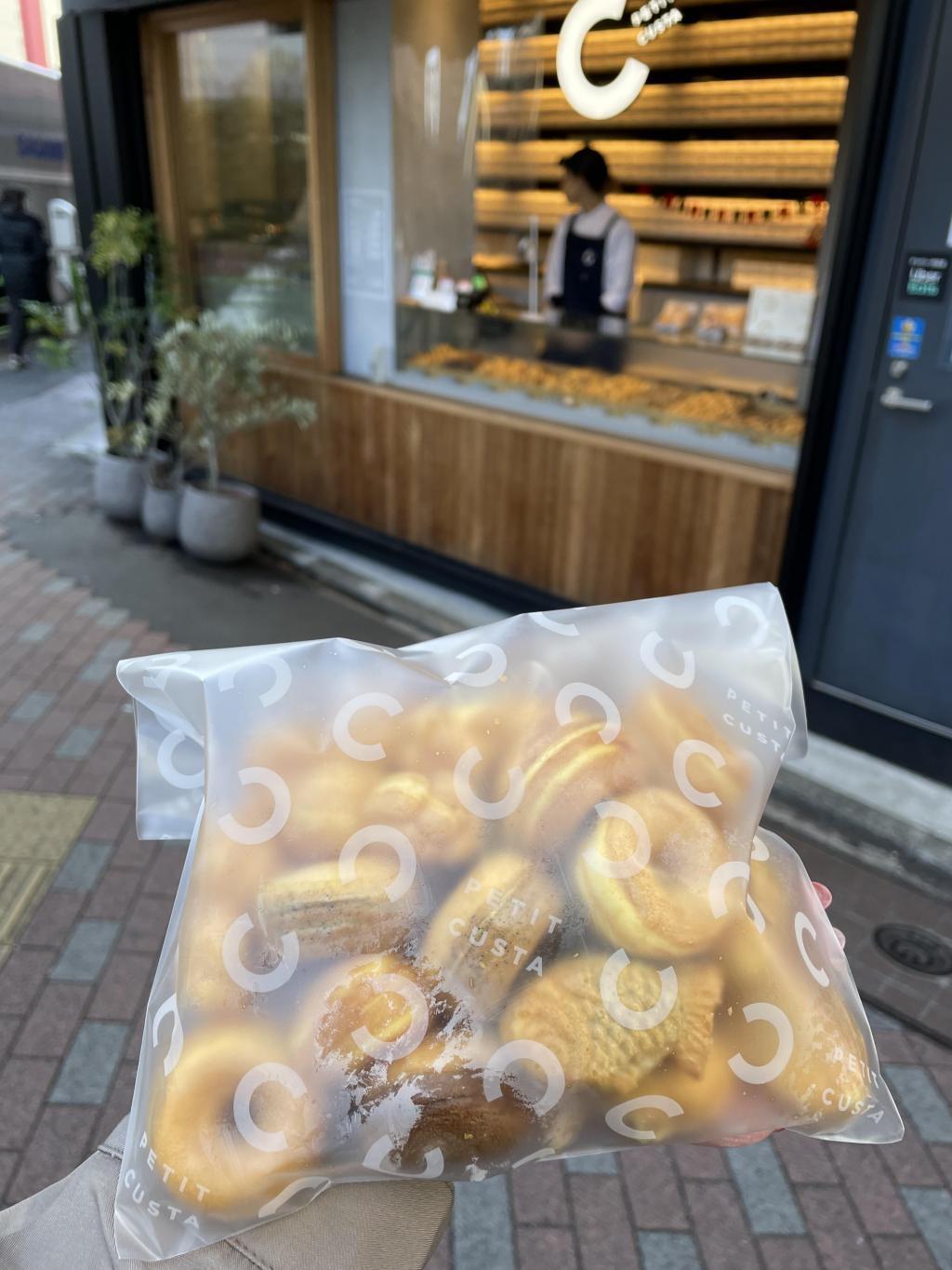  For souvenirs and snacks ☆Cream-filled Muchakawa Castella-PETIT CUSTA Ginza Main Store-